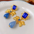 Boucles d'oreilles vintage dorées avec gemmes bleues, nœud et perles gouttes - Boucles d'oreilles goutte d'eau noeud carré strass