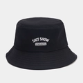 Dettaglio del ricamo bianco SHIT SHOW su un cappello alla pescatora in cotone nero - M (56-58cm) / Nero