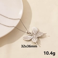 Halskette aus Edelstahl mit silbernem Schmetterlingsanhänger und feiner Gliederkette - Silber / Realistischer Schmetterling-Stil (S1095-S+N22-S)