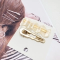 Beiges Set aus Harz- und Goldwellen-Haarklammern auf weißer Karte, modischer Stil - Wellenförmig Transparent Beige 2-Teiliges Set