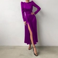 Elegante abito da sera in raso viola scuro con maniche lunghe, pieghe in vita e spacco - US size 2 (S) / Viola