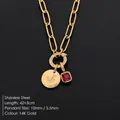 Collana in acciaio inossidabile dorato con lettera J di cristallo e pietra rossa - Lettera J / Oro