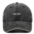 Vista frontale del cappellino in cotone grigio scuro con ricamo dog dad bianco - Regolabile / Nero