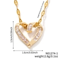 Elegante collar dorado con colgante de corazón y circonitas sobre una cadena fina - Estilo Corazón Dorado (N01274-1)