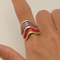 Vintage Edelstahlring mit rot-violettem Wellen-Emaille-Inlay auf goldenem Band - Violett Rote Welle Stil (5500)