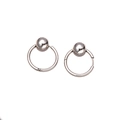Aros minimalistas de acero plateado con bola móvil y un acabado pulido brillante - Color Acero