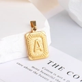 Collana con ciondolo quadrato dorato minimalista con lettera A su base di pietra - Lettera A / Solo ciondolo