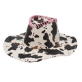 Cappello da cowboy con stampa mucca e dettagli di cuciture rosa intrecciate su sfondo bianco - Motivo Mucca Bianco e Nero con Corda Rosa
