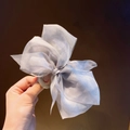 Elegante pinza per capelli con grande fiocco in tulle grigio per acconciature donna - Grigio