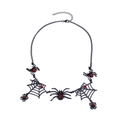Collana di Halloween con ragnatele nere e strass rossi su sfondo bianco neutro - Collana Ragno con Ragnatela