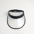 Halbtransparentes weißes PVC-Sonnenschutz-Visier mit schwarzem Rand und Gummiband - Transparent Matt-Gummiband