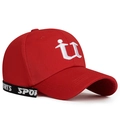 Cappellino da baseball rosso in cotone con ricamo iU bianco e nastro sportivo laterale nero - Regolabile / Rosso