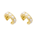 Dettaglio di orecchini a clip in oro 18K con perle eleganti e design vintage a forma di C - Ear cuff di perle dorate (JQH0031-GG)