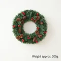 Corona de Navidad de 25cm con agujas de pino, piñas marrones y bayas rojas de 200g - 25cm / Estilo Piña