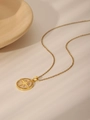 Detaillierte Makroansicht der Goldkette mit achteckigem Sternanhänger und Zirkon-Besatz - Runder Stern (W1274B)
