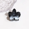 Pinza para el pelo de flor de 4cm con degradado de negro a gris y acabado brillante - Degradado Negro Blanco