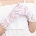 Elegantes guantes de encaje floral blanco con puños con volantes para novias - Blanco