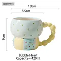 Tazza in ceramica a rilievo blu e giallo con puntini colorati e manico a perline - Cuore Perlato