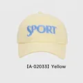 Cappellino da baseball in cotone giallo con ricamo SPORT blu e tessuto traspirante - Giallo
