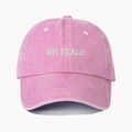 Vue avant d'une casquette en coton délavé rose avec broderie NOT REALLY blanche - Taille unique / Rose