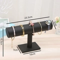 Présentoir à bijoux en velours noir en T pour bracelets et montres avec dimensions - Présentoir À Bracelets En Cuir Noir À Une Rangée ♢
