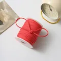 Κόκκινο κορδόνι από σουέτ για DIY κοσμήματα τυλιγμένο σε λευκό καρούλι χειροτεχνίας - 50 Γιάρδες / Κόκκινο Καρπούζι