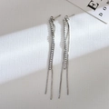 Orecchini geometrici a nappa in argento con strass scintillanti e catene a serpente - Argento
