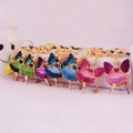 Porte-clés ballerine avec strass colorés et métal doré disponible en huit couleurs vives - Couleur Aléatoire