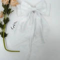 Barrette à cheveux élégante en satin blanc avec grand nœud et longs rubans fluides - Blanc