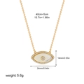 Detailansicht des 18K vergoldeten Evil Eye Anhängers mit weißem Zirkon und Perlmutt - Opal