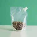 Sacchetto a beccuccio in plastica trasparente con cereali e tappo a vite bianco - Capacità 500g / Con Maniglia