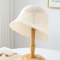 Dettaglio di un cappello da pescatore color crema traforato con trama traspirante - M(56-58cm) / Bianco