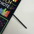 Set taccuino Scratch Note con penna nera per disegni creativi con effetto arcobaleno - Nero