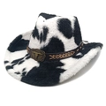 Dettaglio cappello cowboy maculato con texture peluche, cinturino in pelle e fibbia a teschio - Parte Superiore a Cuore / Nero