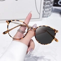 Retro round tortoise shell glasses with photochromic lenses and slim metal temples - Photochromic Grey / Tortoiseshell Gold Frame