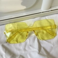 Chic oversized square sunglasses in transparent yellow finish for a trendy summer look - One-piece Square Light Yellow