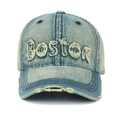 Berretto da baseball in denim lavato azzurro con ricamo Boston ed effetto consumato - Regolabile / Blu Medio & Bianco