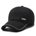 Klassische schwarze Baseballkappe mit Fashion-Metallemblem und hochwertigem Stoffgewebe - Verstellbar / Schwarz