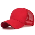 Cappello trucker rosso per uomo e donna con bordo nero sulla visiera e rete traspirante - Rosso