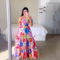 Schulterfreies Maxikleid mit buntem Rosendruck und gestuftem Rock für Damen - Mehrfarbige Blume