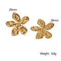 Makroaufnahme goldener Blumenohrringe mit 29mm Größe und Gewichtsangaben auf Weiß - Gold (ER141-G)