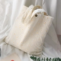 Tragetasche aus cremefarbenem Canvas mit Gänseblümchen-Stickerei und Vintage-Metallverschluss - Schultertasche Tote / Off-white Zwei Riemen