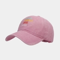 Détail de la casquette de baseball en coton rose avec broderie MAMA MOMMY colorée - Réglable / Rose