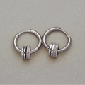 Boucles d'oreilles créoles en acier inoxydable argenté avec trois anneaux pavés de zircon - Décor de Strass à Triple Anneau (SE21021104S)