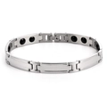 Pulsera de hombre en acero inoxidable plateado con piedras magnéticas sobre fondo blanco - Plateado