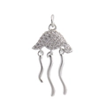 Vue détaillée du pendentif méduse argenté avec cristaux étincelants et breloques ondulées - Méduse en Zircone Pavé Argent