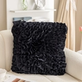 Dettaglio di cuscino quadrato nero in seta con pieghe a balze che formano un fiore - Quadrato / 45*45cm (Solo Fodera) / Nero