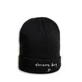 Dettaglio del berretto in maglia nera con ricamo bianco dream big e cuore piccolo - M (56-58cm) / Nero