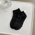 Lindos calcetines JK negros con bordes de encaje y lazos blancos 3D para mujer - Talla única / Calcetines negros con lazo de mariposa blanco