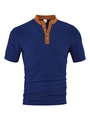 Détail du tissu gaufré bleu marine et de la patte de boutonnage contrastée marron - S / Bleu marine